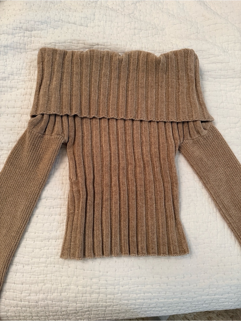 Jacquemus Ribbed Off-the-Shoulder Sweater in Taupe Brown